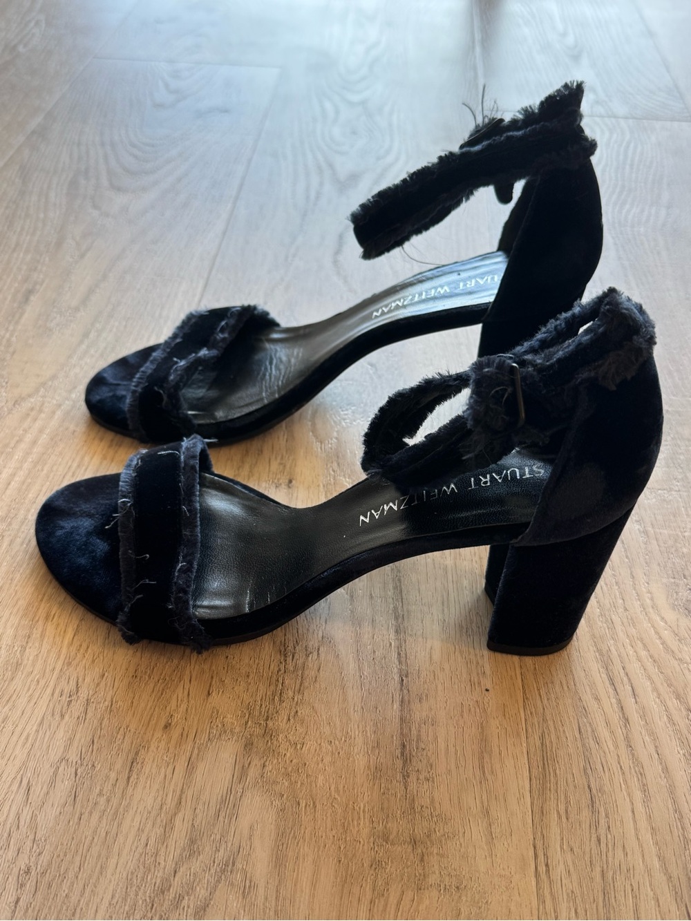 Stuart Weizmann Navy Frayed Velvet Block Heel Sandal Size 8 EUC - Picture 3 of 9